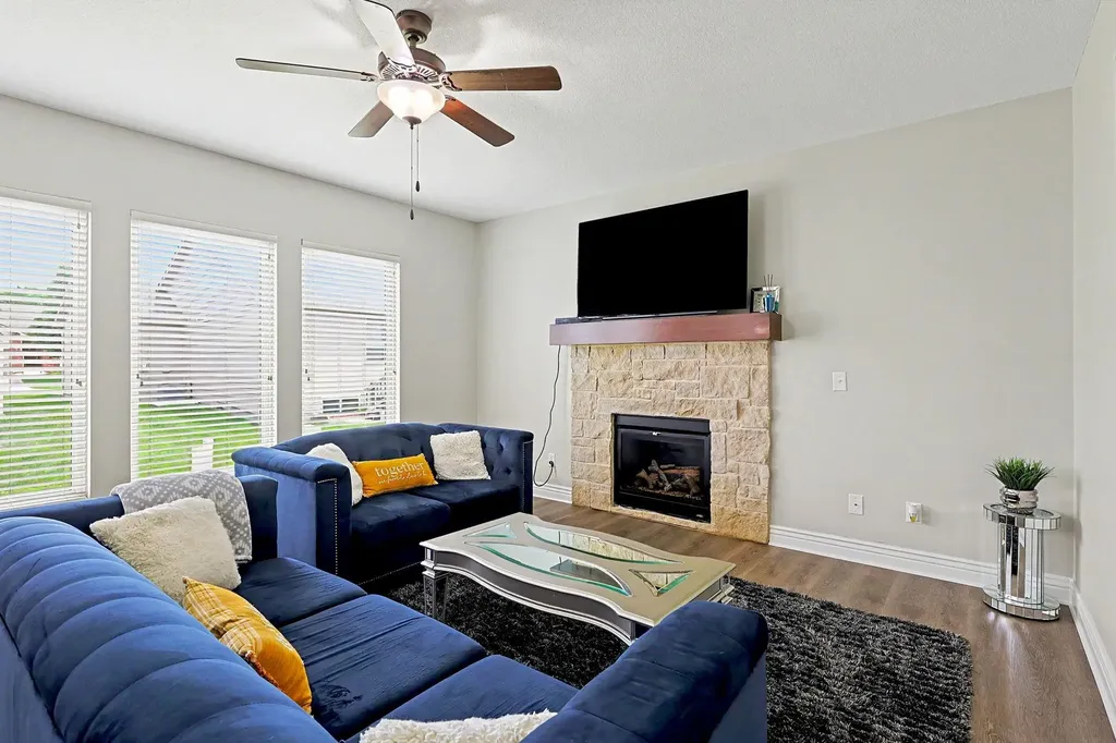 933 W Threewood Andover KS 67002