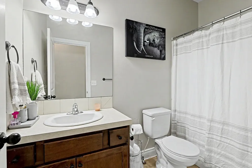 933 W Threewood Andover KS 67002
