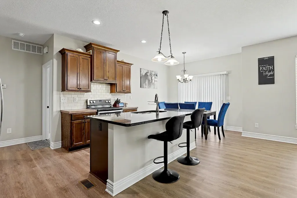 933 W Threewood Andover KS 67002