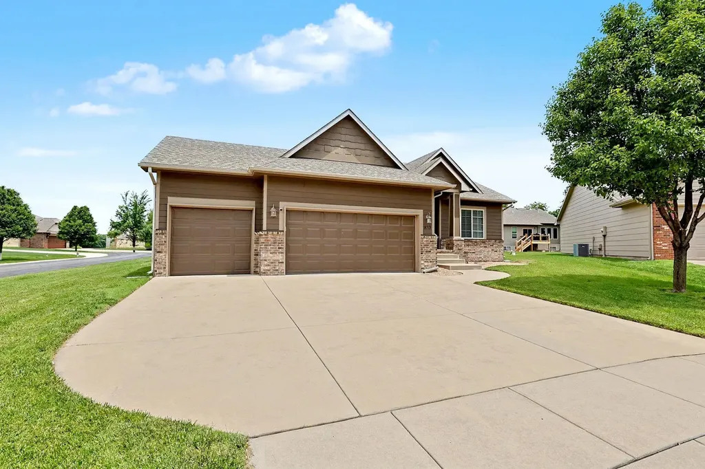 933 W Threewood Andover KS 67002