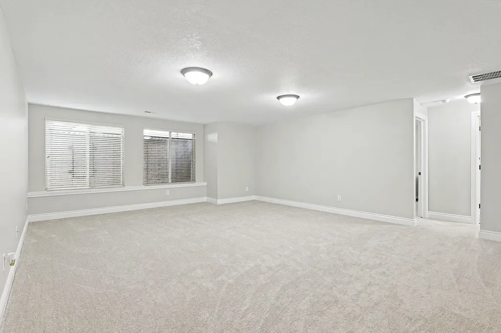 933 W Threewood Andover KS 67002