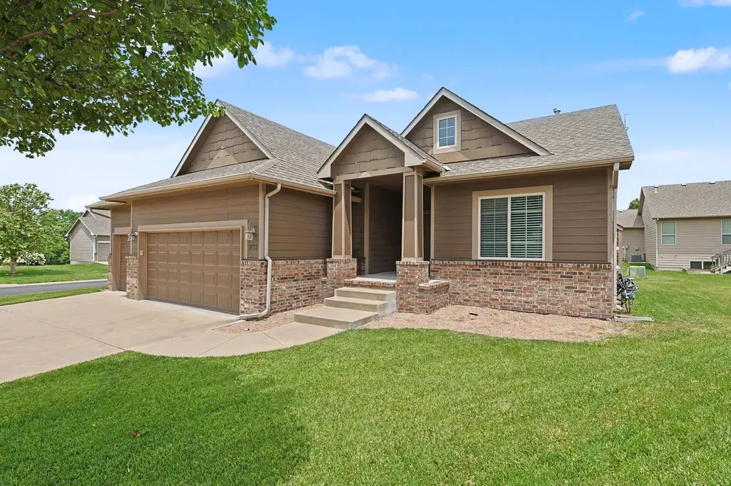 933 W Threewood Andover KS 67002