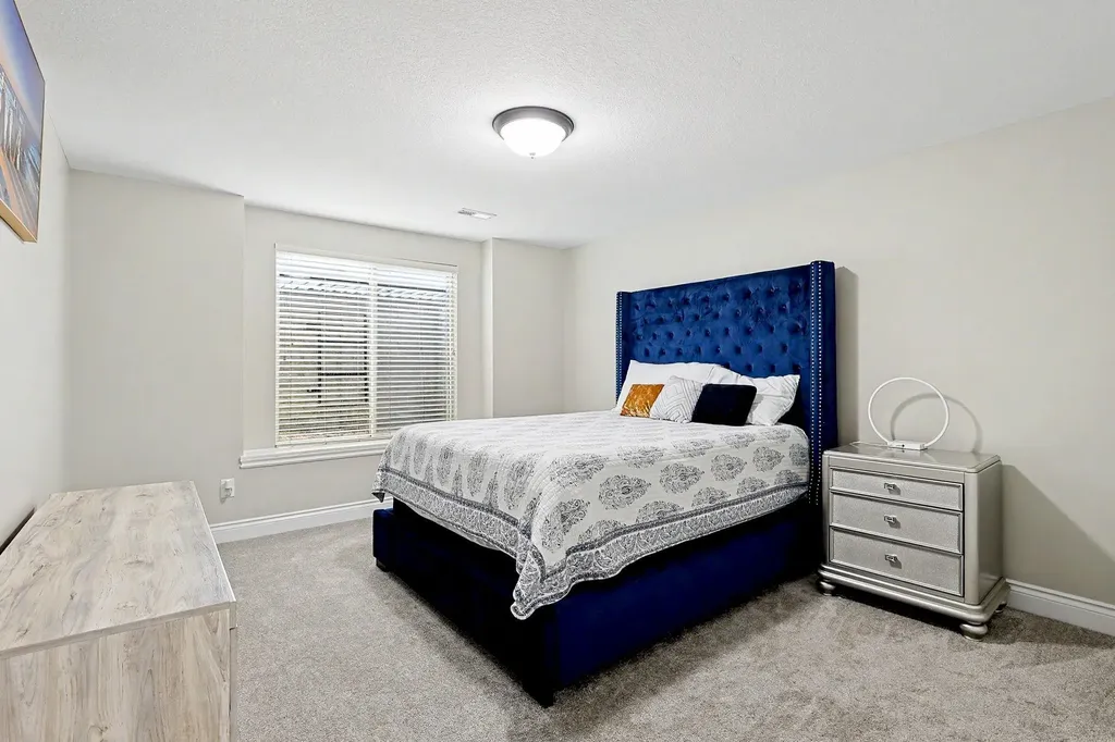 933 W Threewood Andover KS 67002