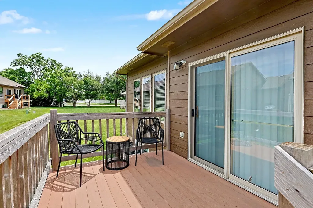 933 W Threewood Andover KS 67002