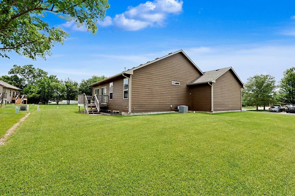 933 W Threewood Andover KS 67002