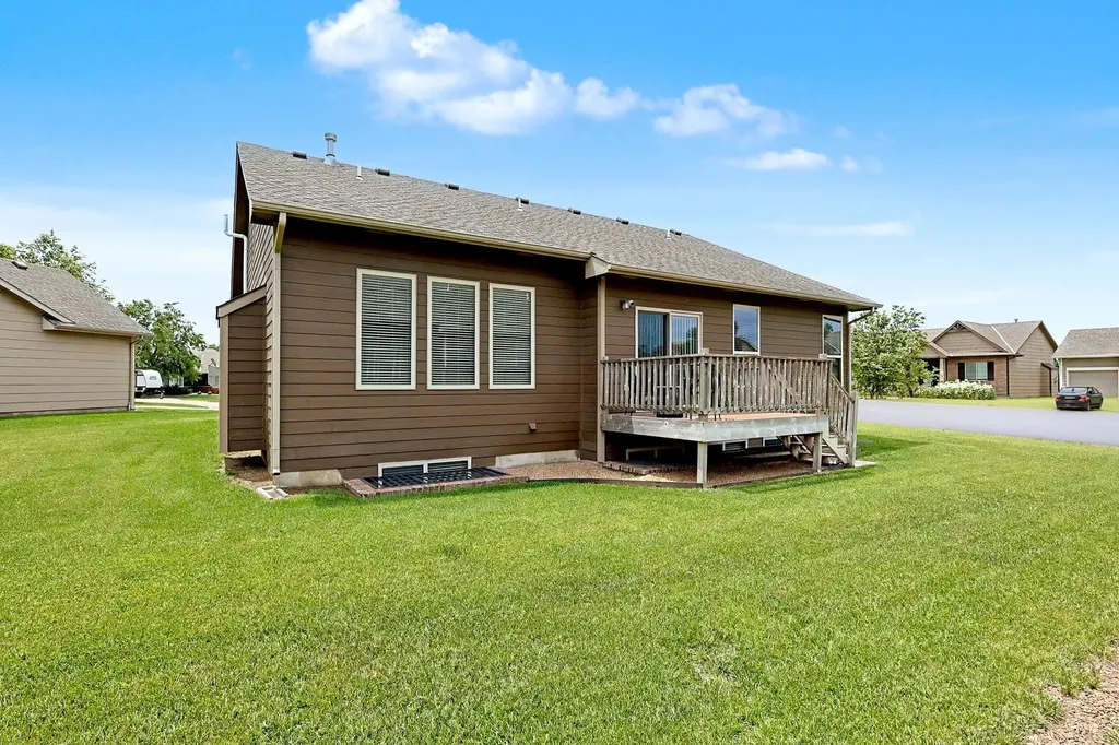 933 W Threewood Andover KS 67002