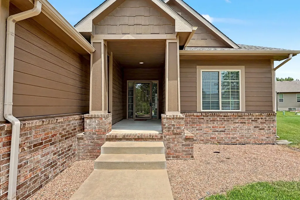 933 W Threewood Andover KS 67002