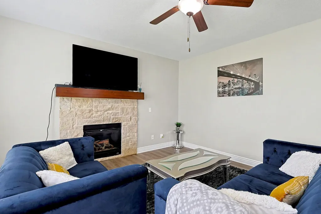 933 W Threewood Andover KS 67002