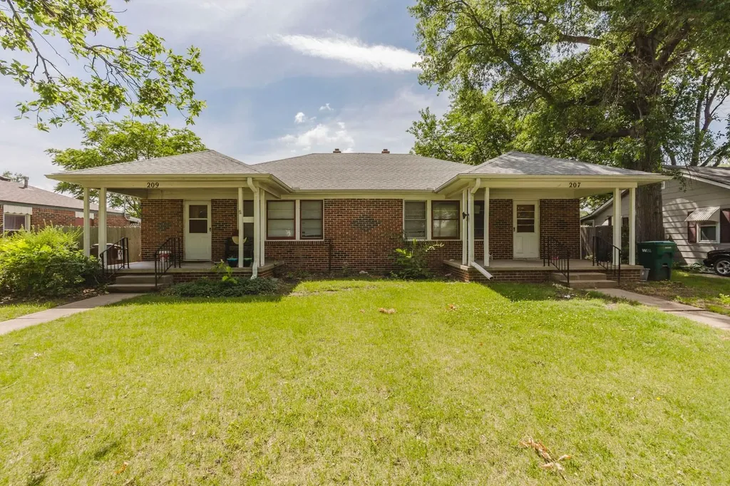 207 & 209 S Custer Wichita KS 67213