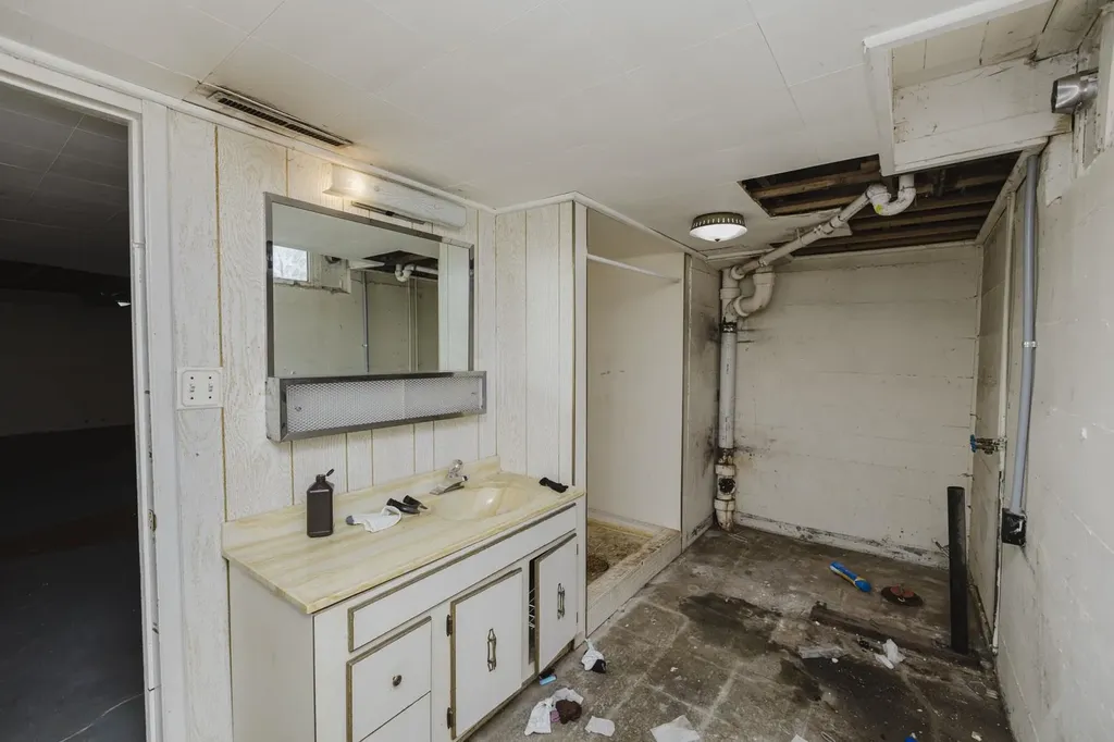207 & 209 S Custer Wichita KS 67213