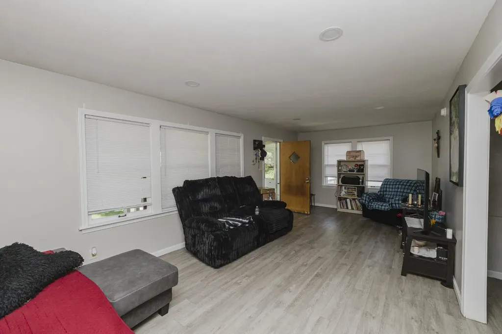 207 & 209 S Custer Wichita KS 67213