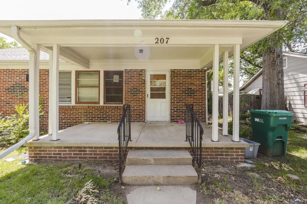207 & 209 S Custer Wichita KS 67213