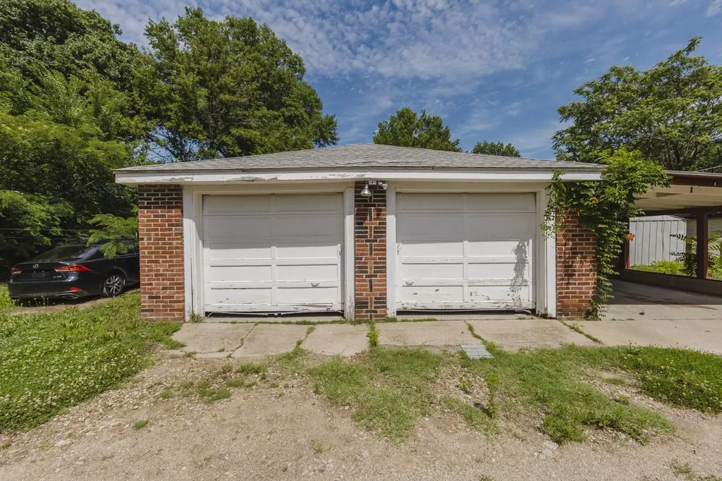 207 & 209 S Custer Wichita KS 67213