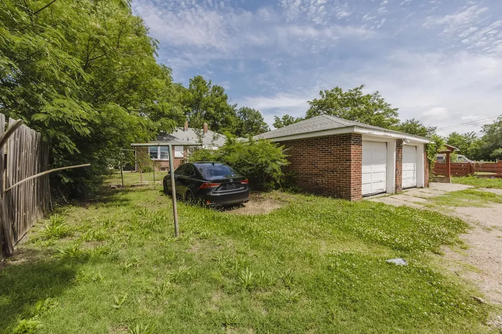 207 & 209 S Custer Wichita KS 67213