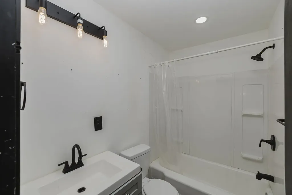 207 & 209 S Custer Wichita KS 67213