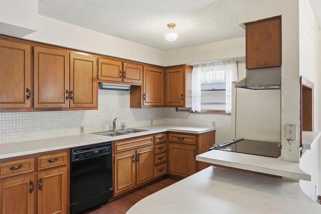 324 S Green Wichita KS 67211