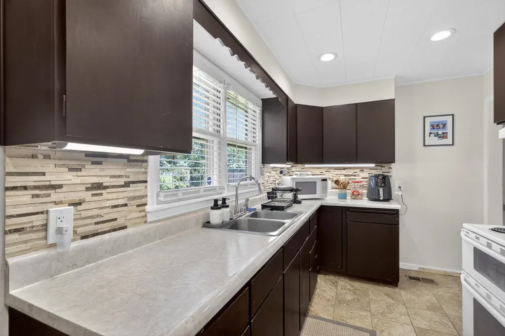 1502 E Clark Wichita KS 67211