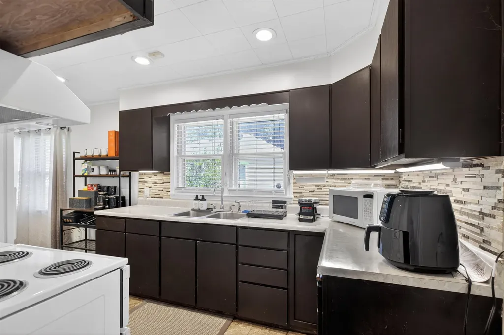 1502 E Clark Wichita KS 67211