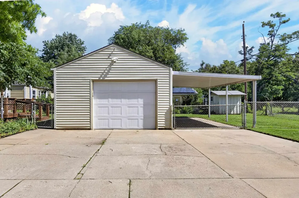 1502 E Clark Wichita KS 67211