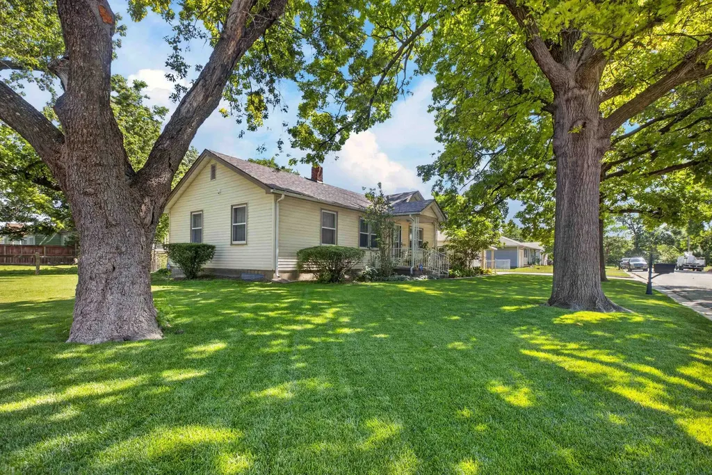 1502 E Clark Wichita KS 67211