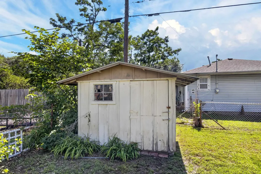 1502 E Clark Wichita KS 67211