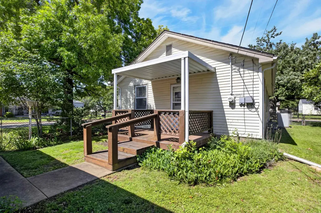 1502 E Clark Wichita KS 67211