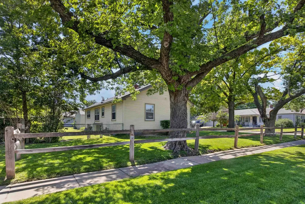 1502 E Clark Wichita KS 67211