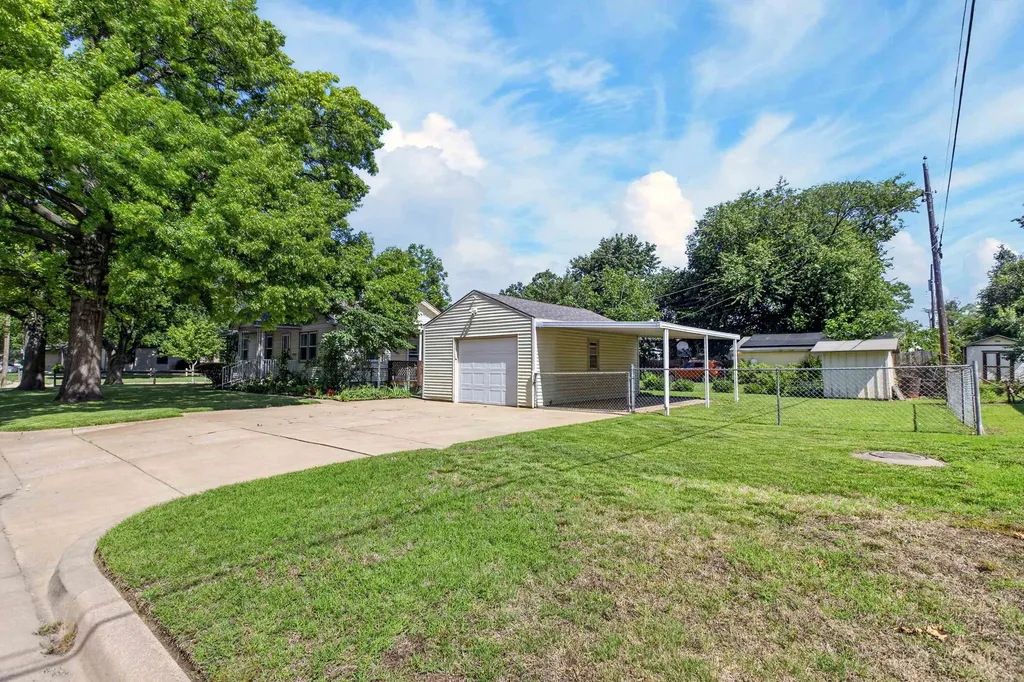 1502 E Clark Wichita KS 67211