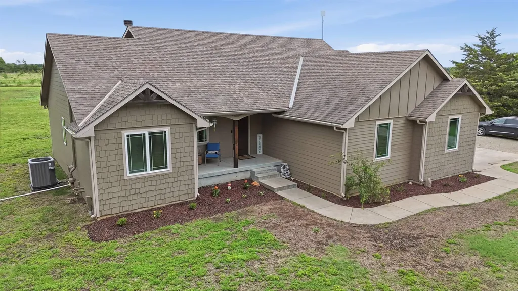 9828 S 119th W Clearwater KS 67026