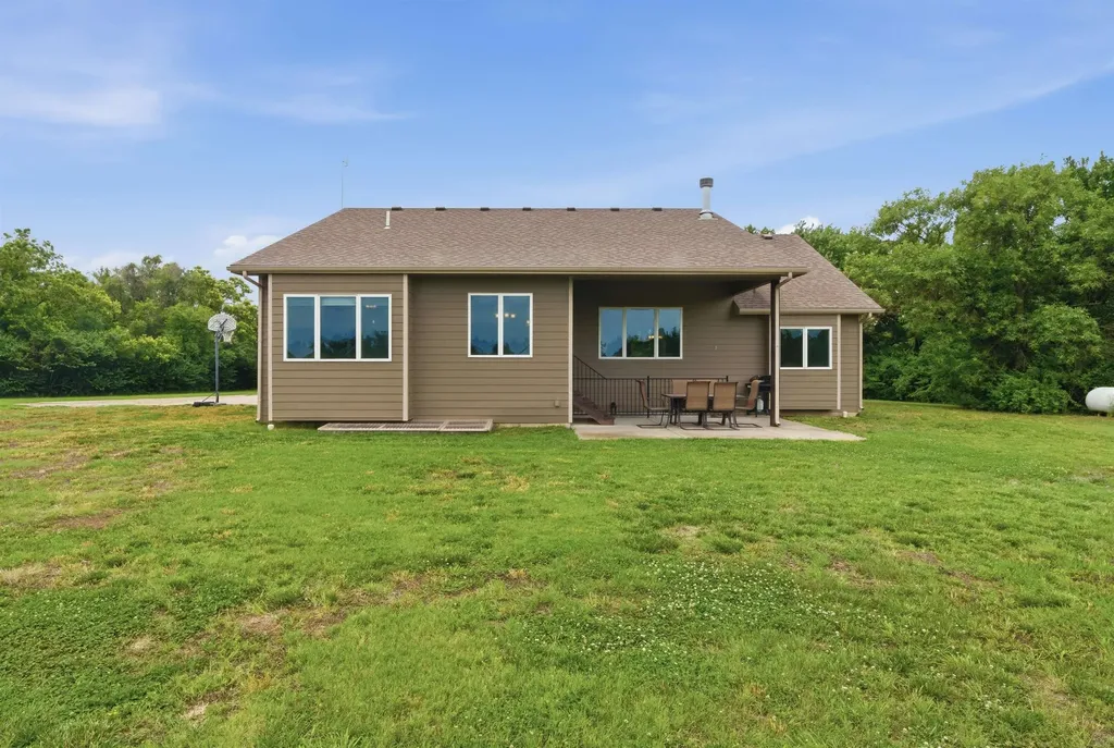 9828 S 119th W Clearwater KS 67026