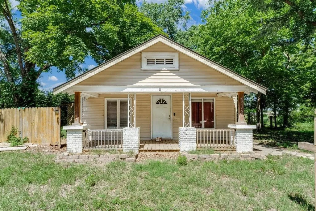 513 S 1st Avenue Mulvane KS 67110