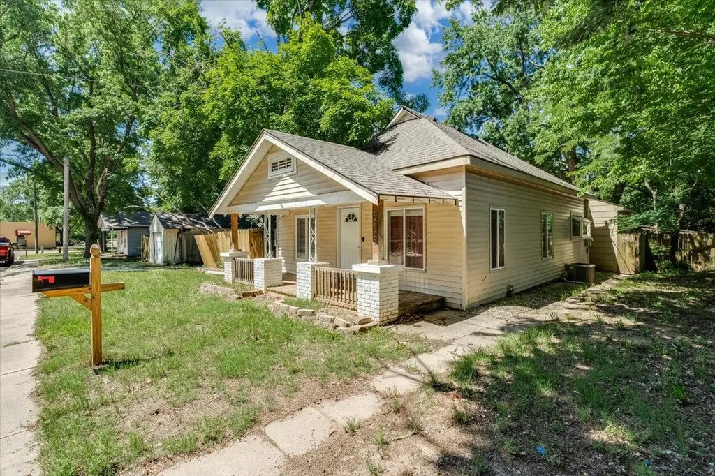 513 S 1st Avenue Mulvane KS 67110