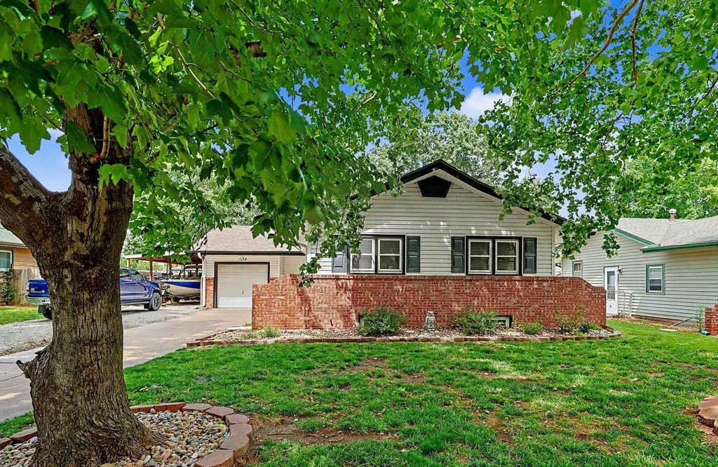 1354 N Westview Drive Derby KS 67037