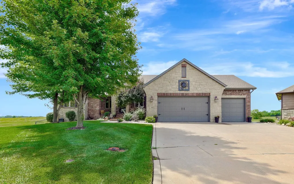 2202 N Foxfire Court Augusta KS 67010