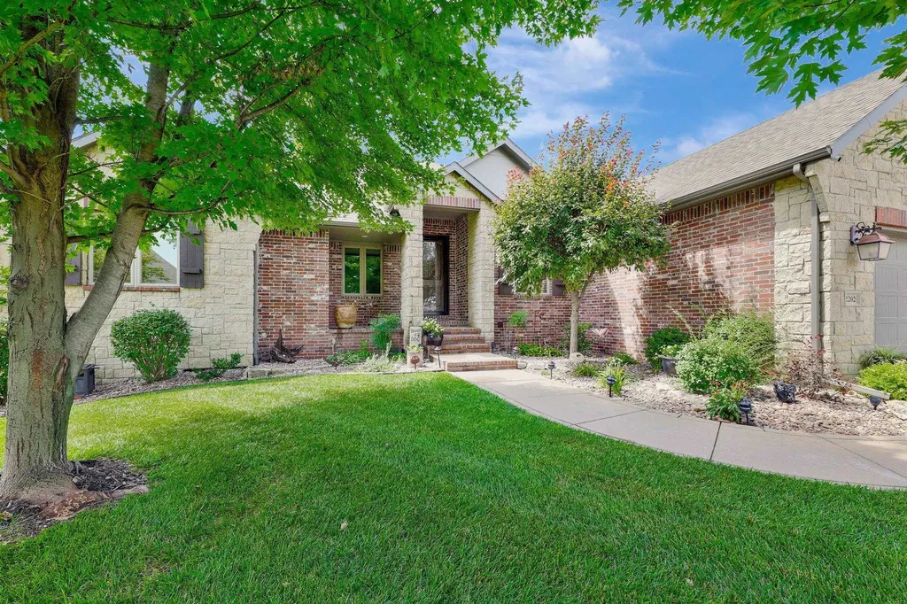 2202 N Foxfire Court Augusta KS 67010