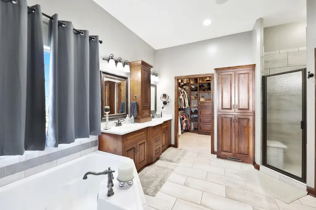 2202 N Foxfire Court Augusta KS 67010