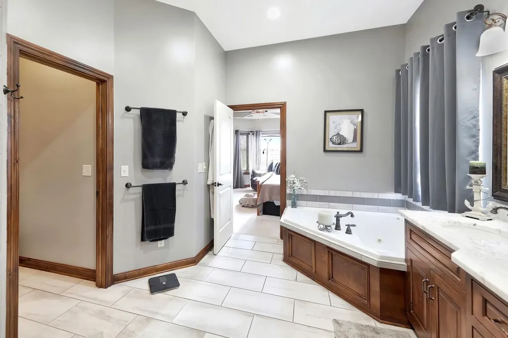 2202 N Foxfire Court Augusta KS 67010