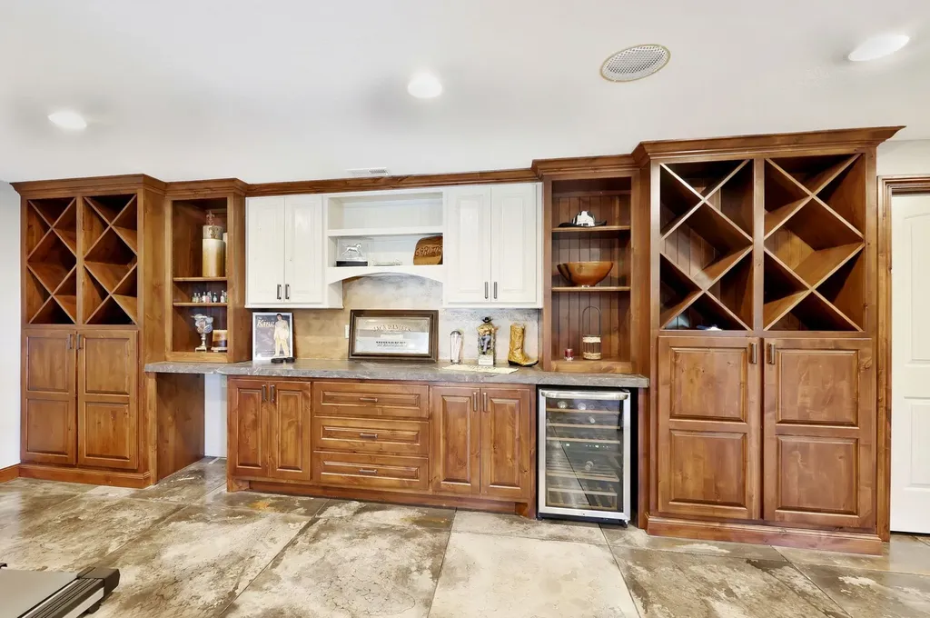 2202 N Foxfire Court Augusta KS 67010