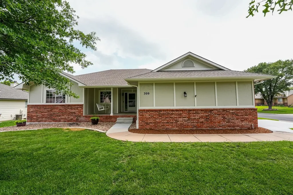 309 N Oakmont Court Andover KS 67002