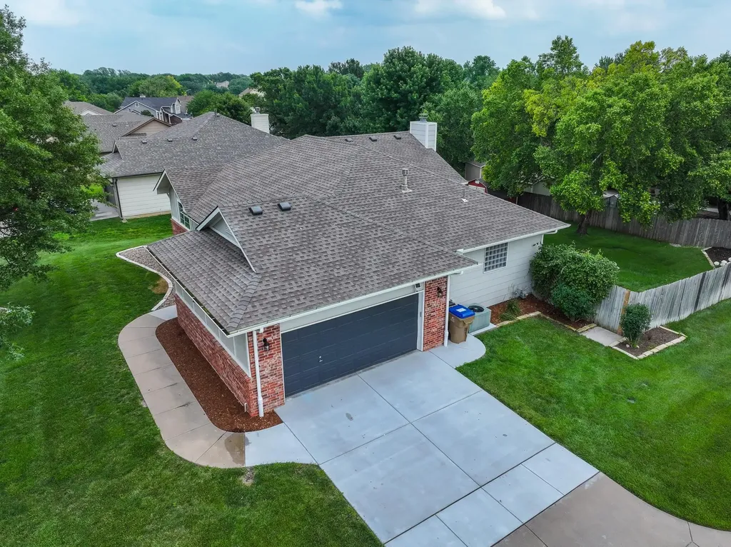 309 N Oakmont Court Andover KS 67002