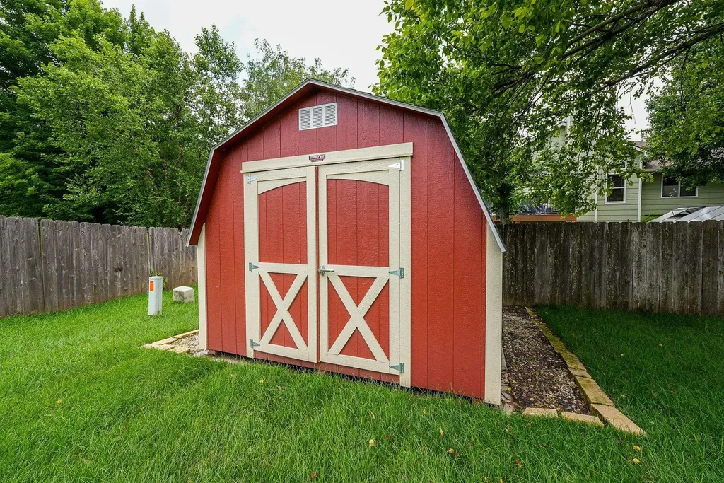 309 N Oakmont Court Andover KS 67002