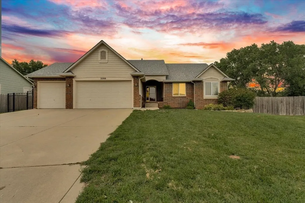 2206 E Myrtlewood Derby KS 67037