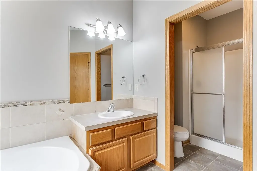2206 E Myrtlewood Derby KS 67037