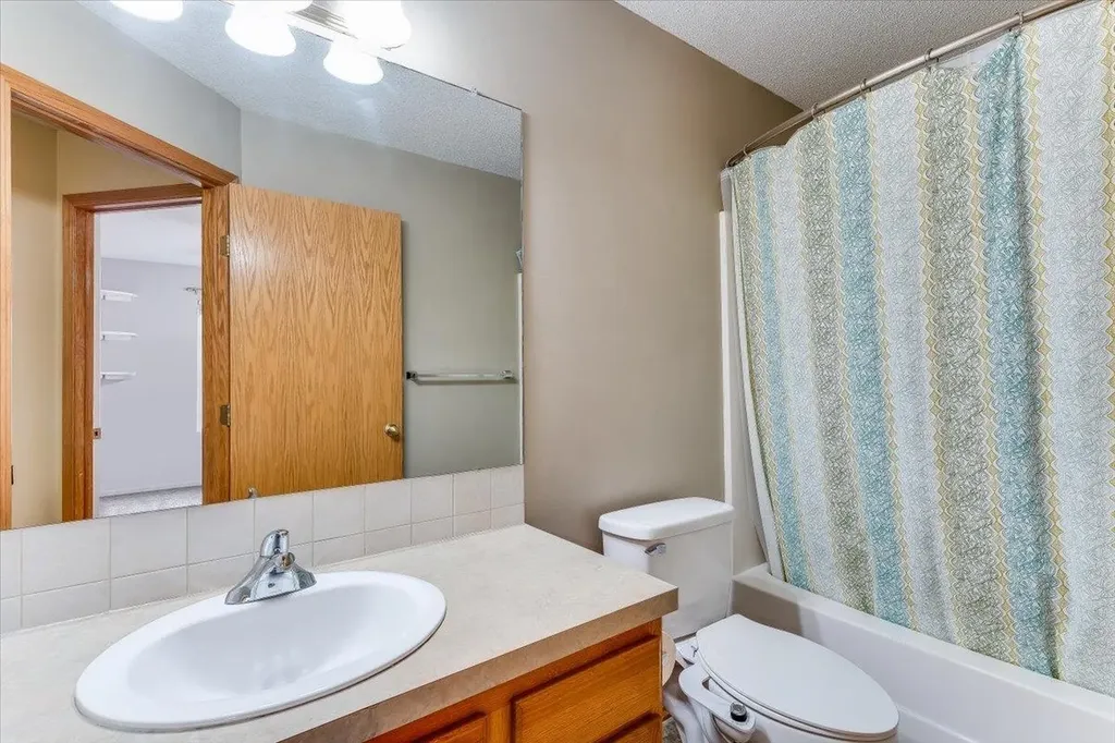 2206 E Myrtlewood Derby KS 67037