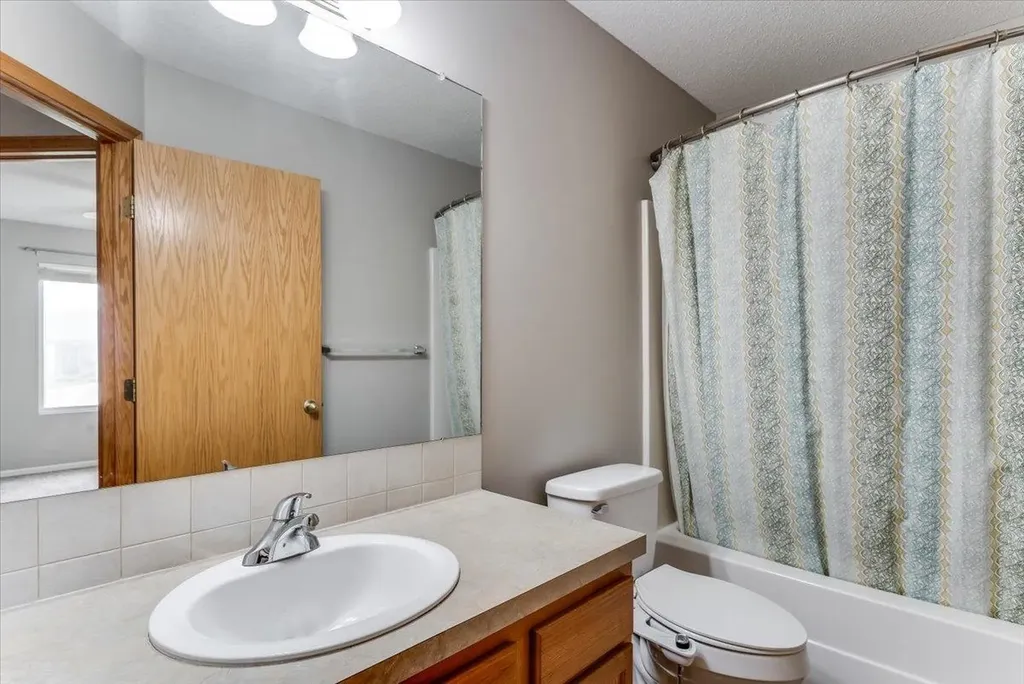 2206 E Myrtlewood Derby KS 67037