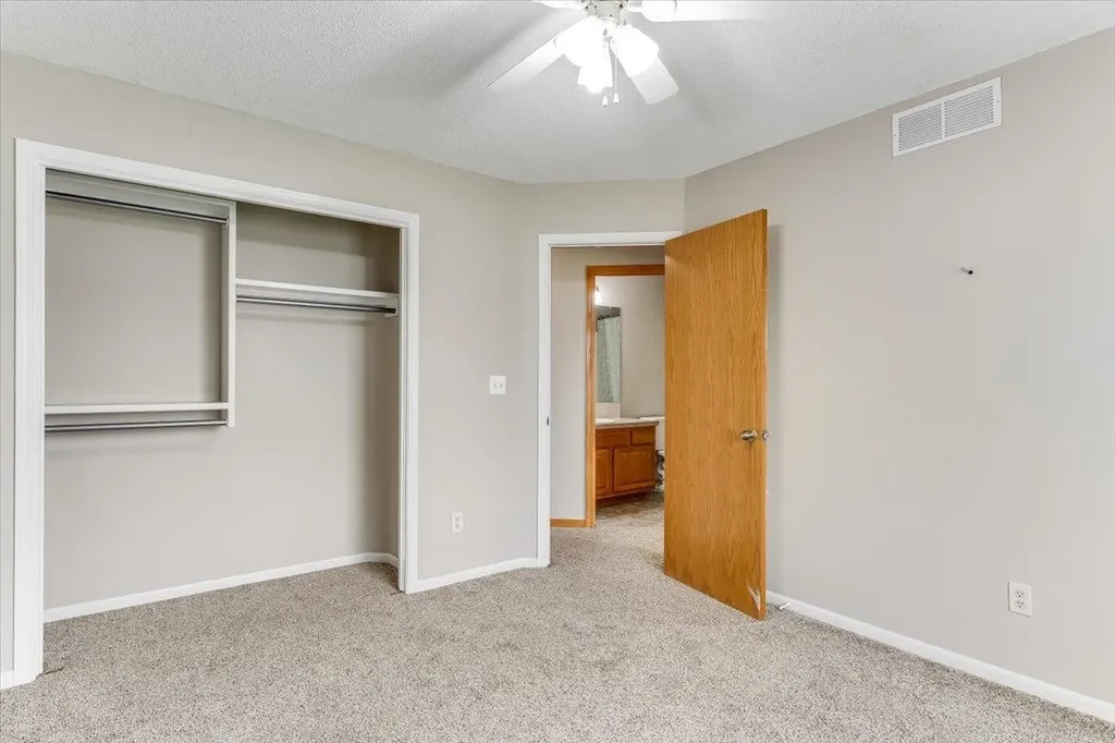 2206 E Myrtlewood Derby KS 67037