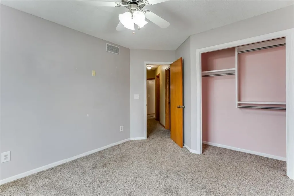 2206 E Myrtlewood Derby KS 67037