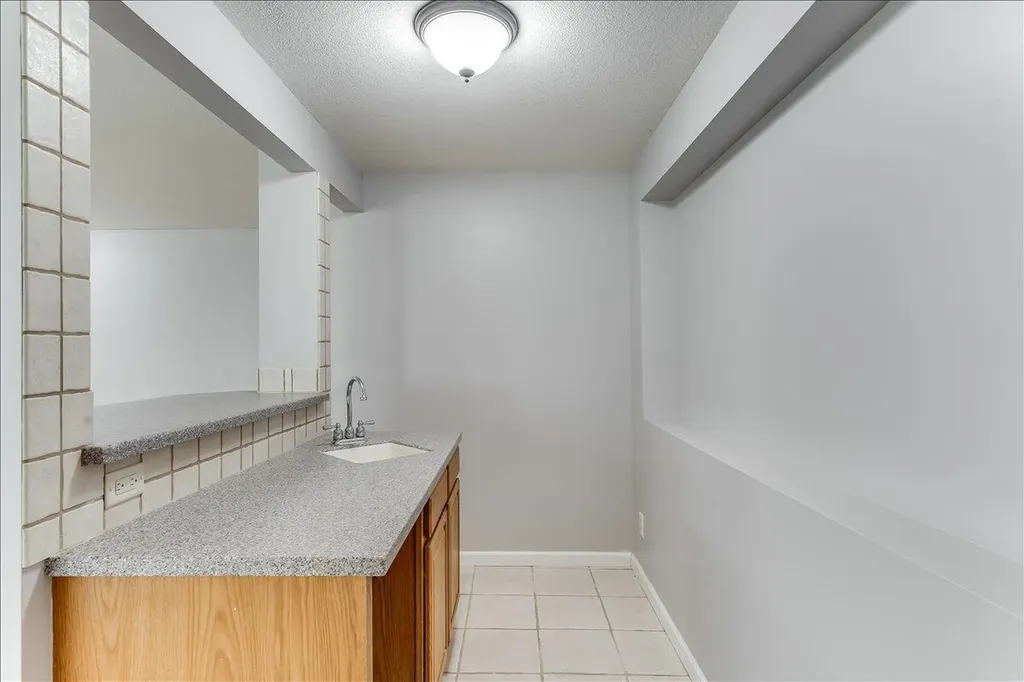 2206 E Myrtlewood Derby KS 67037