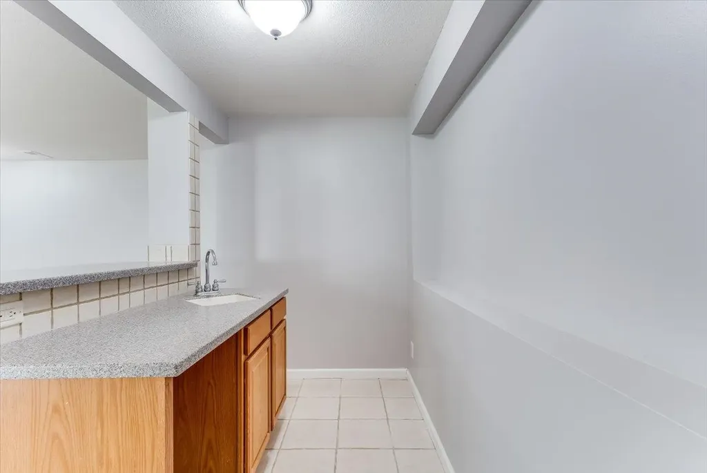 2206 E Myrtlewood Derby KS 67037