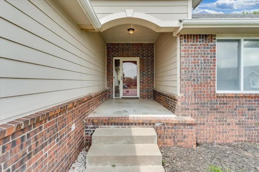 2206 E Myrtlewood Derby KS 67037